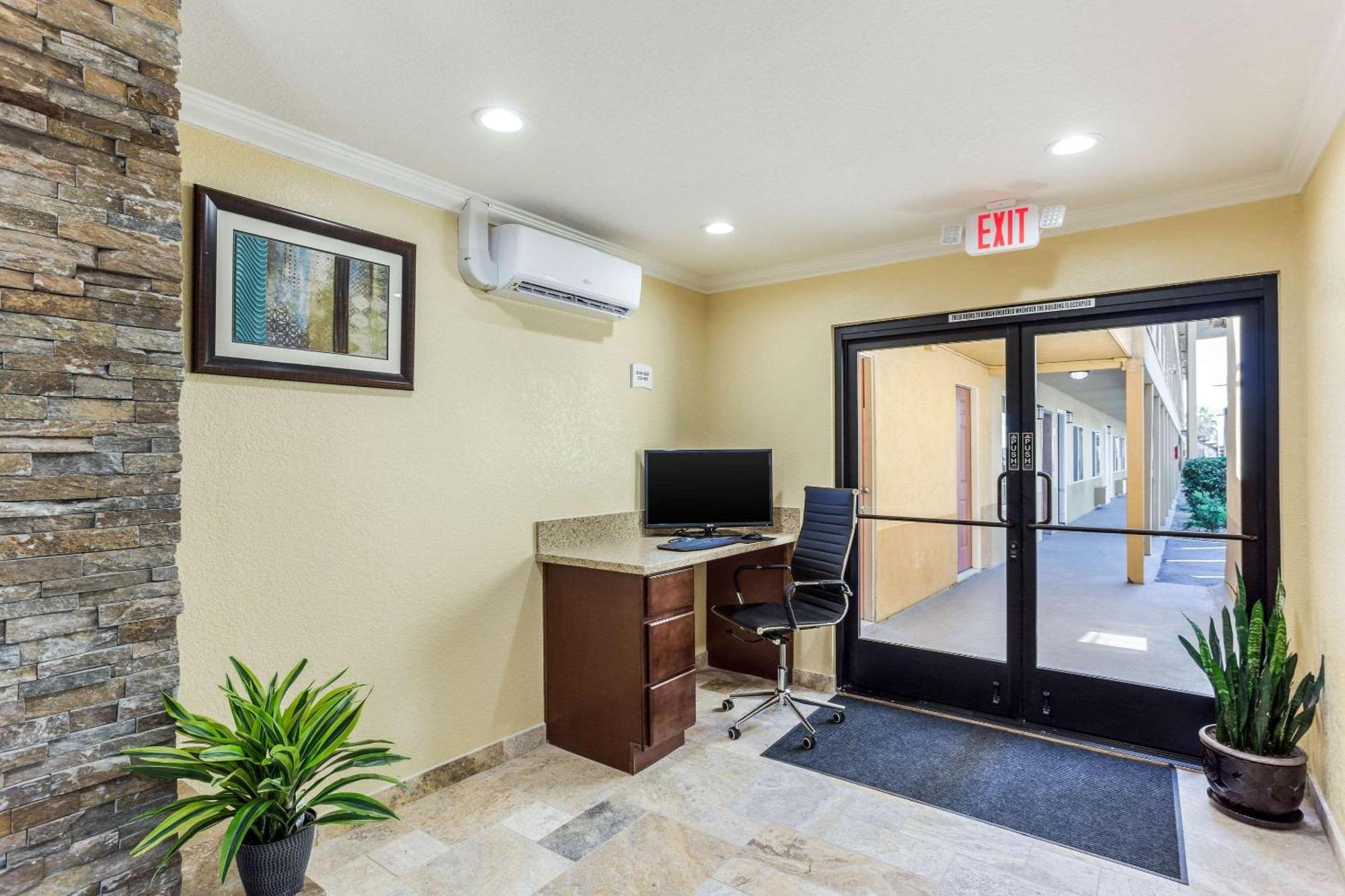 Quality Inn Escondido San Diego North County Exterior photo