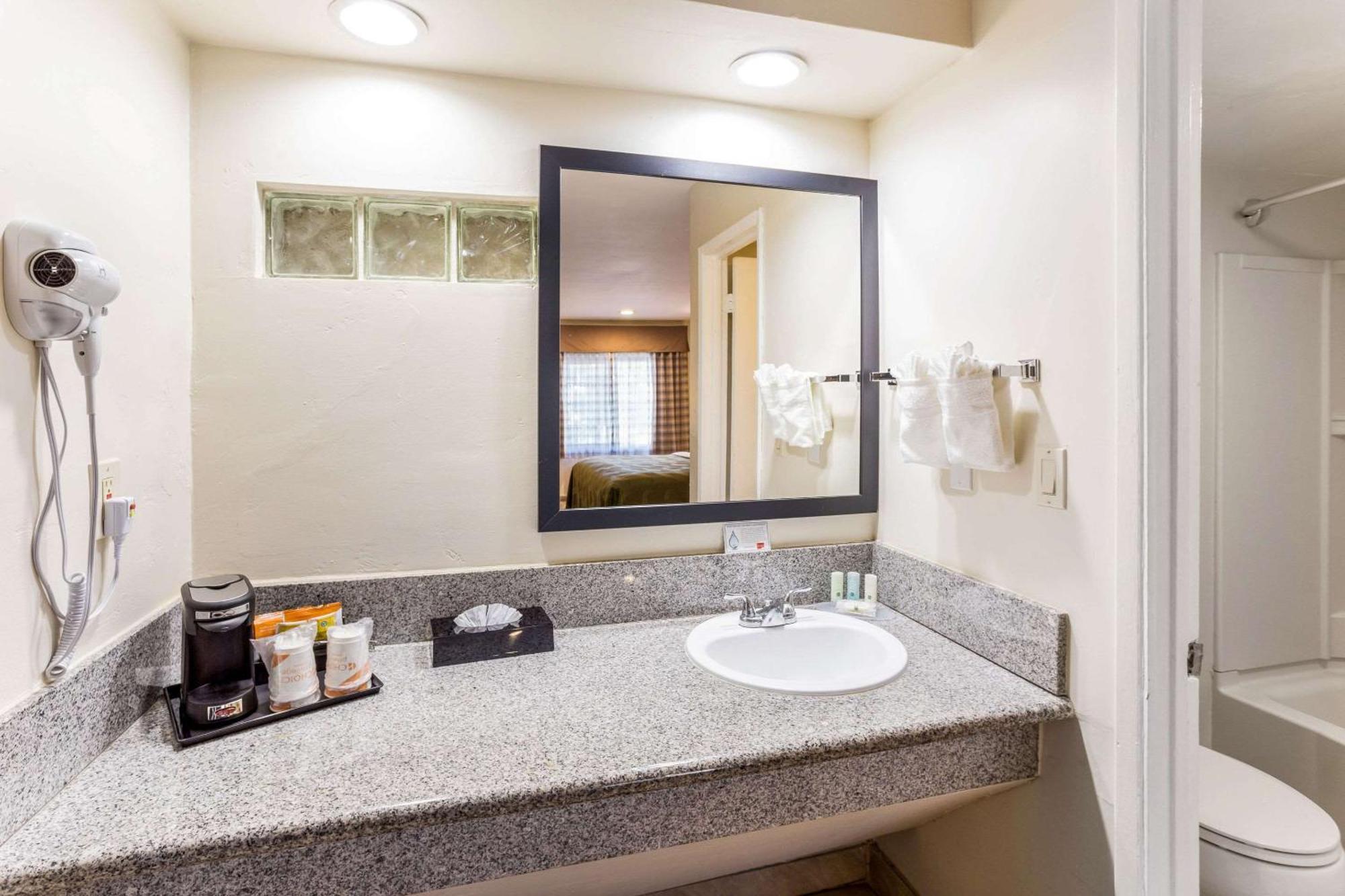 Quality Inn Escondido San Diego North County Exterior photo