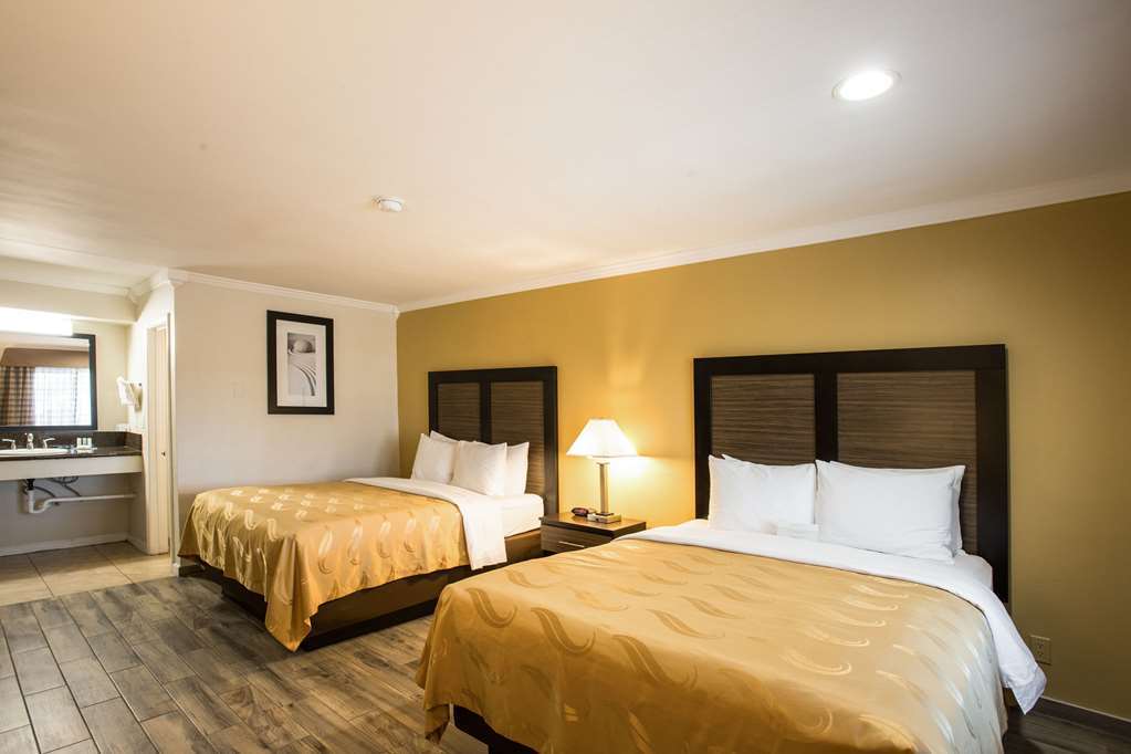 Quality Inn Escondido San Diego North County Room photo
